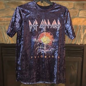 Def Leppard velvet band tee
